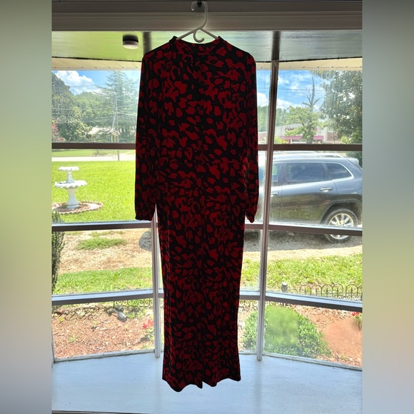 Elegant Red and Black Patterned Dress - Picture 1 of 4